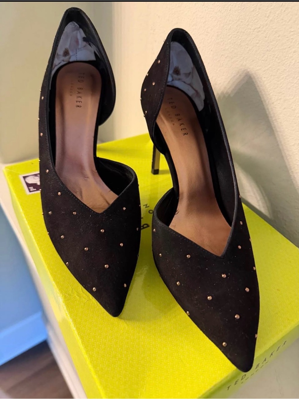 Ted Baker Daphned Studded D’orsay  Pump size 8